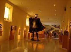 One of the bewildering collections placed inside the museum is the statue of the legendary poet named Luiz Vaz de Camoes which is worth watching.